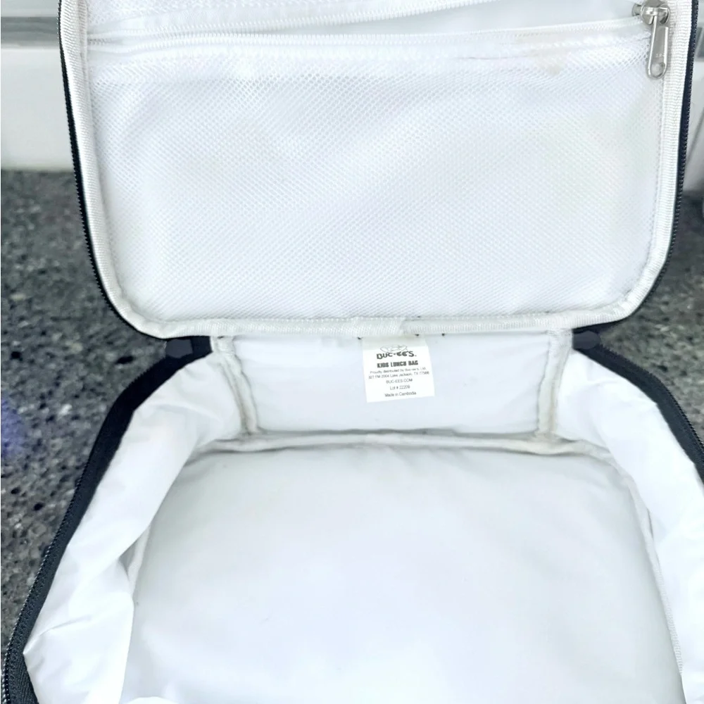 Buc-ee's Black Travel insulated lunch bag. Back2School